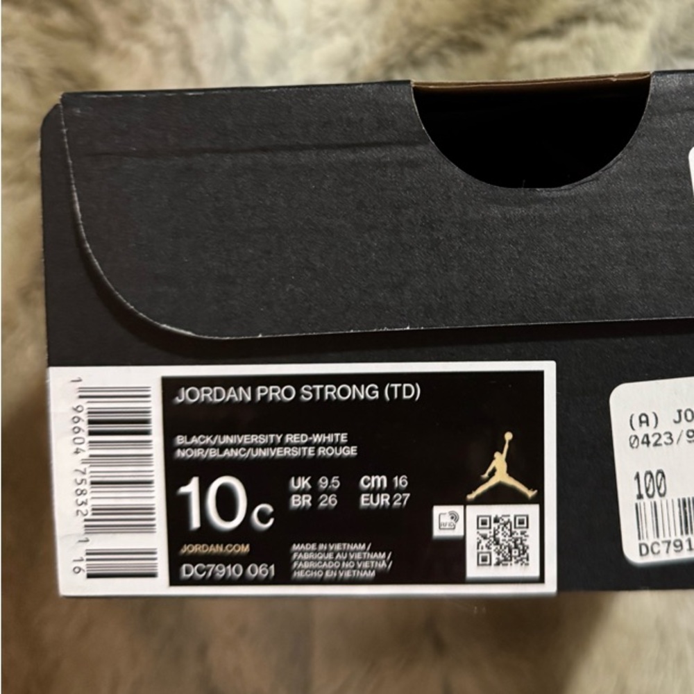 🔥 Jordan Black and Red High-Top Sneakers with Dynamic Design NIB Child 10 🔥 - Picture 6 of 6